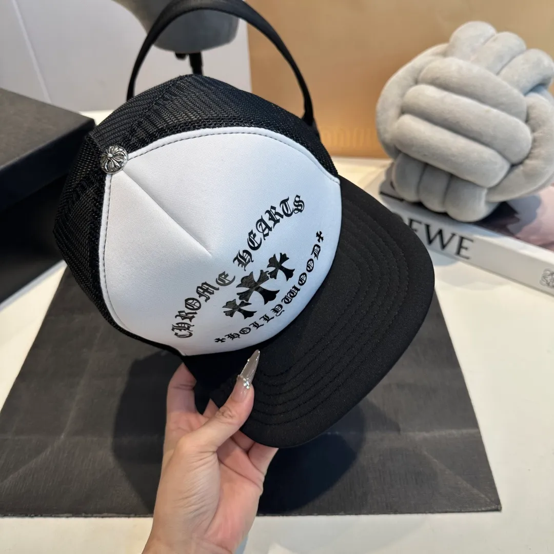 P50 Crow Heart 🆕🆕25 new baseball cap, personalized fashion classic cross logo, casual with a cool feeling, unisex style, same style for men and women! Very easy to match! Head circumference: 56-58cm is available